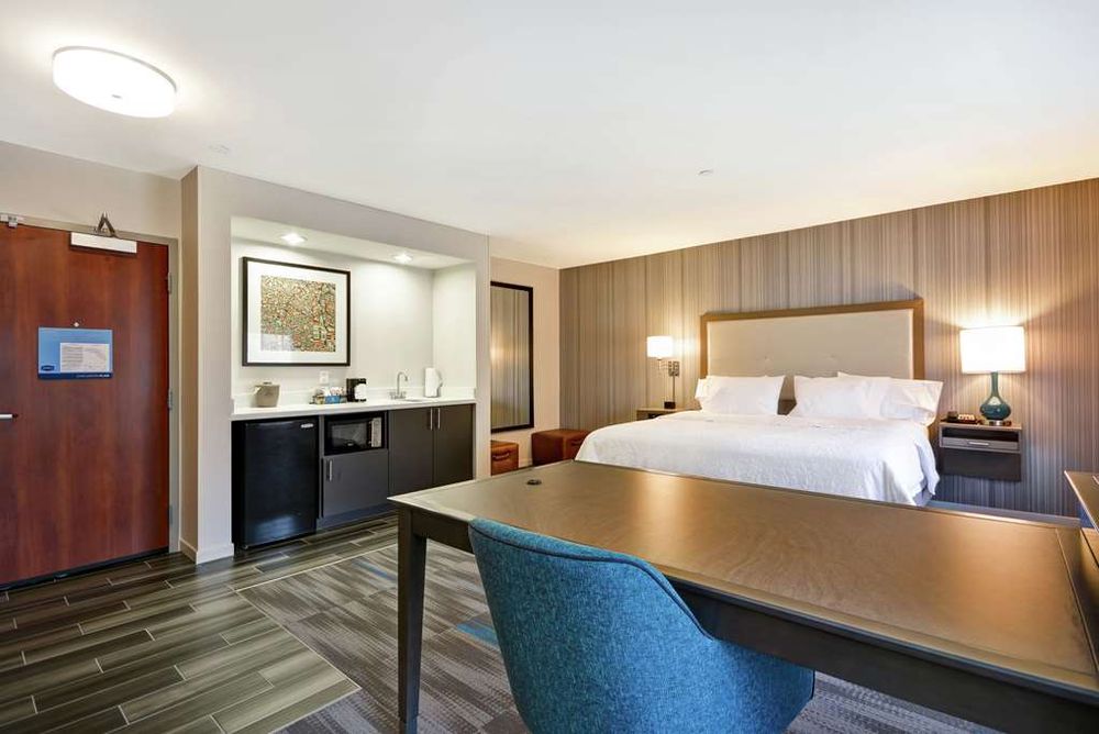 Hampton Inn and Suites Los Angeles Burbank Airport