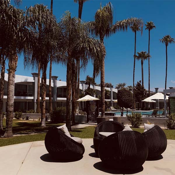 Courtyard of the Hourglass Hotel in Bakersfield, CA
