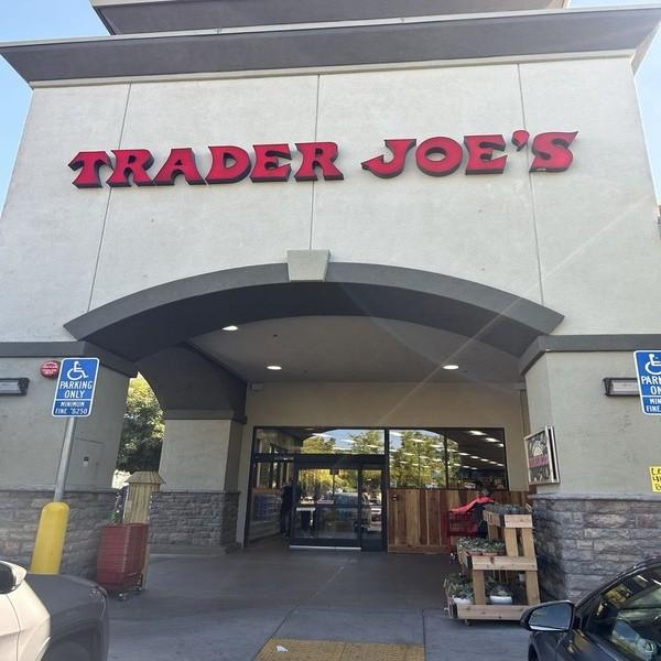 Trader Joes entrance<br />
 in Sacramento Ca
