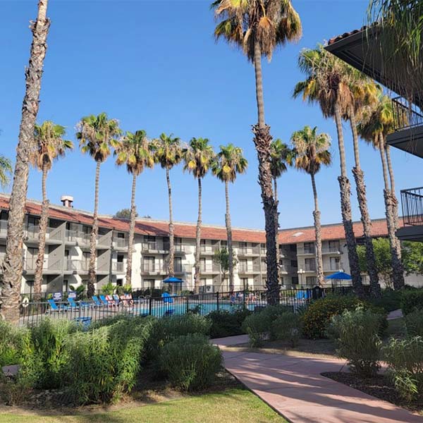 Courtyard of the Double Tree Hilton Hotel in Bakersfield, CA